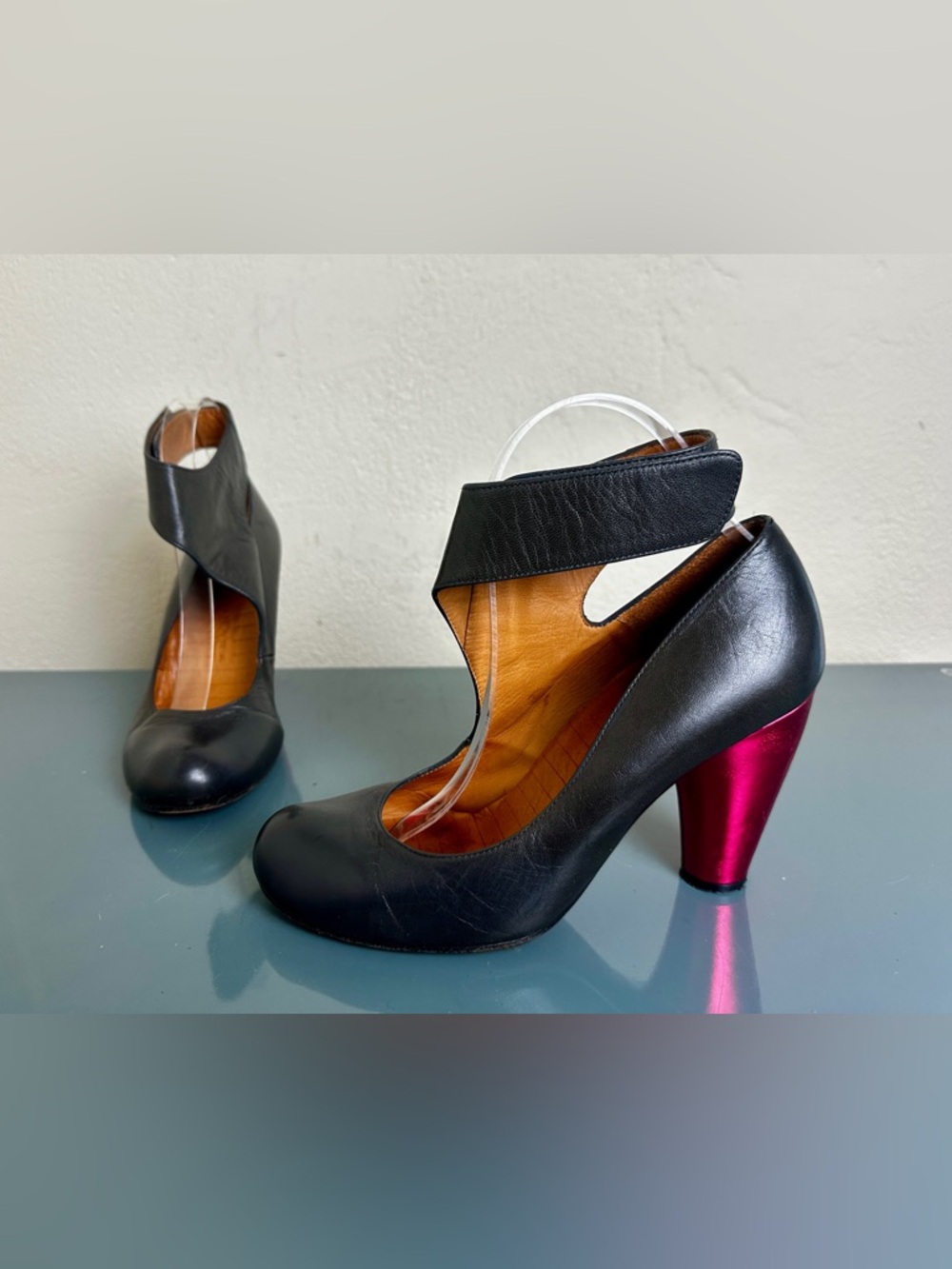 CHIE MIHARA Sacude Dark Gray Hot Pink Metallic Ankle Strap Pumps Heel Leather 38